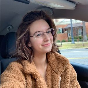 Meet your Posher, Caitlin